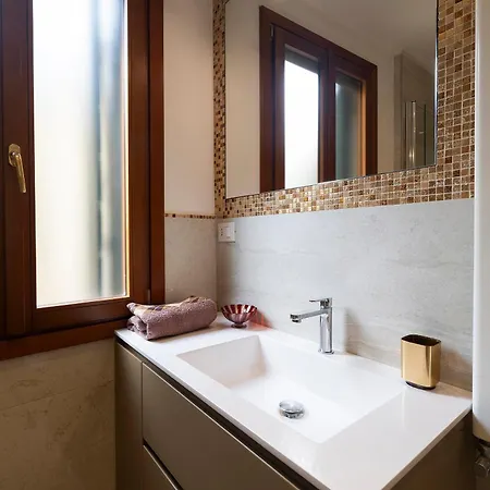Stupendo Luxury Canal & Garden View شقة *