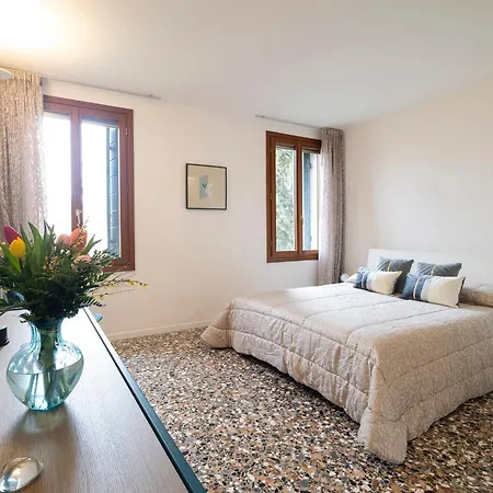 Stupendo Luxury Canal & Garden View شقة البندقية