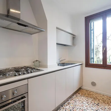 Stupendo Luxury Canal & Garden View شقة