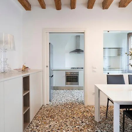Stupendo Luxury Canal & Garden View شقة *