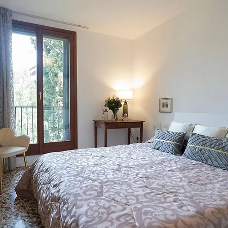 Stupendo Luxury Canal & Garden View Apartment *