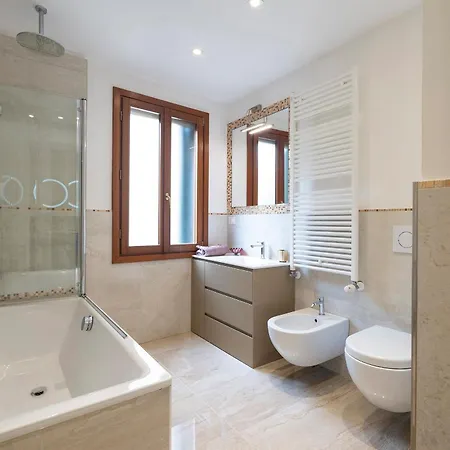 Stupendo Luxury Canal & Garden View Apartment Venedig