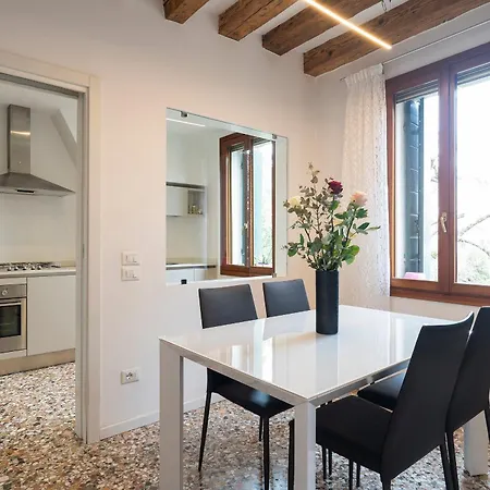 Stupendo Luxury Canal & Garden View Appartement